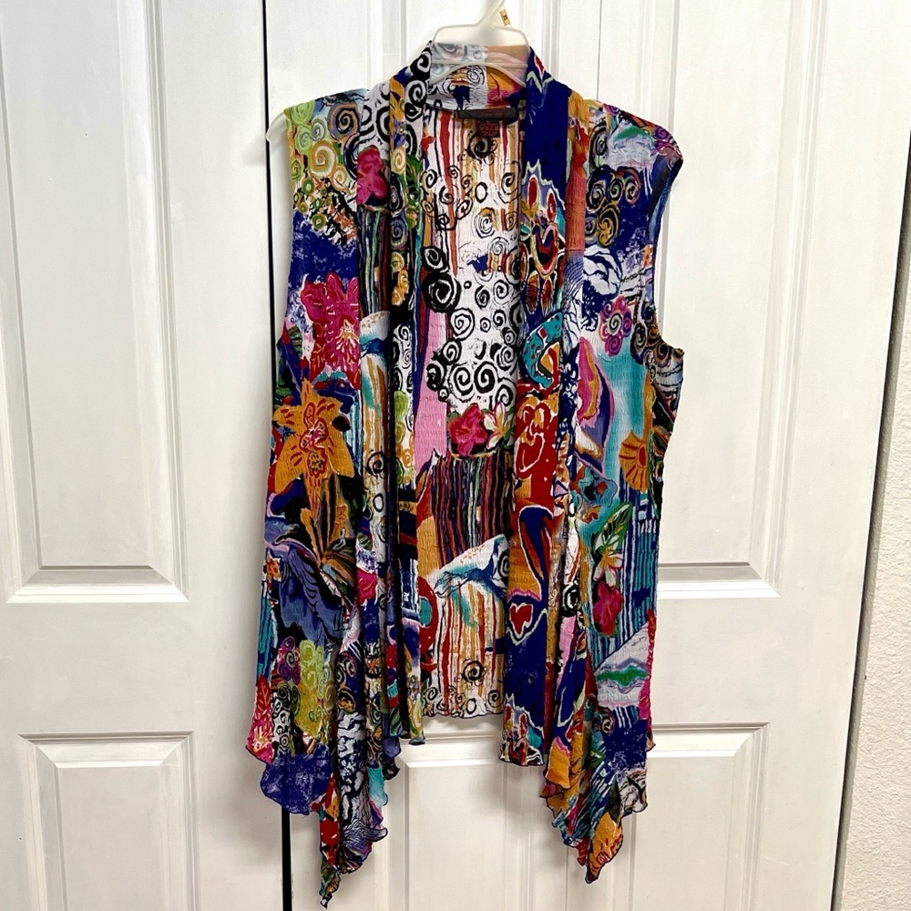 Pleats Collection Sleeveless Waterfall Vest in Multicolor Print Size XL